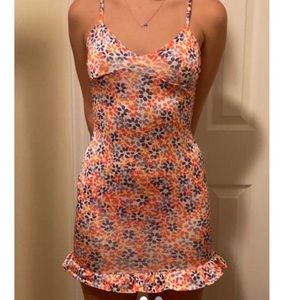 Perfect condition, flower dress. perfect for a date & matches with everything.✨